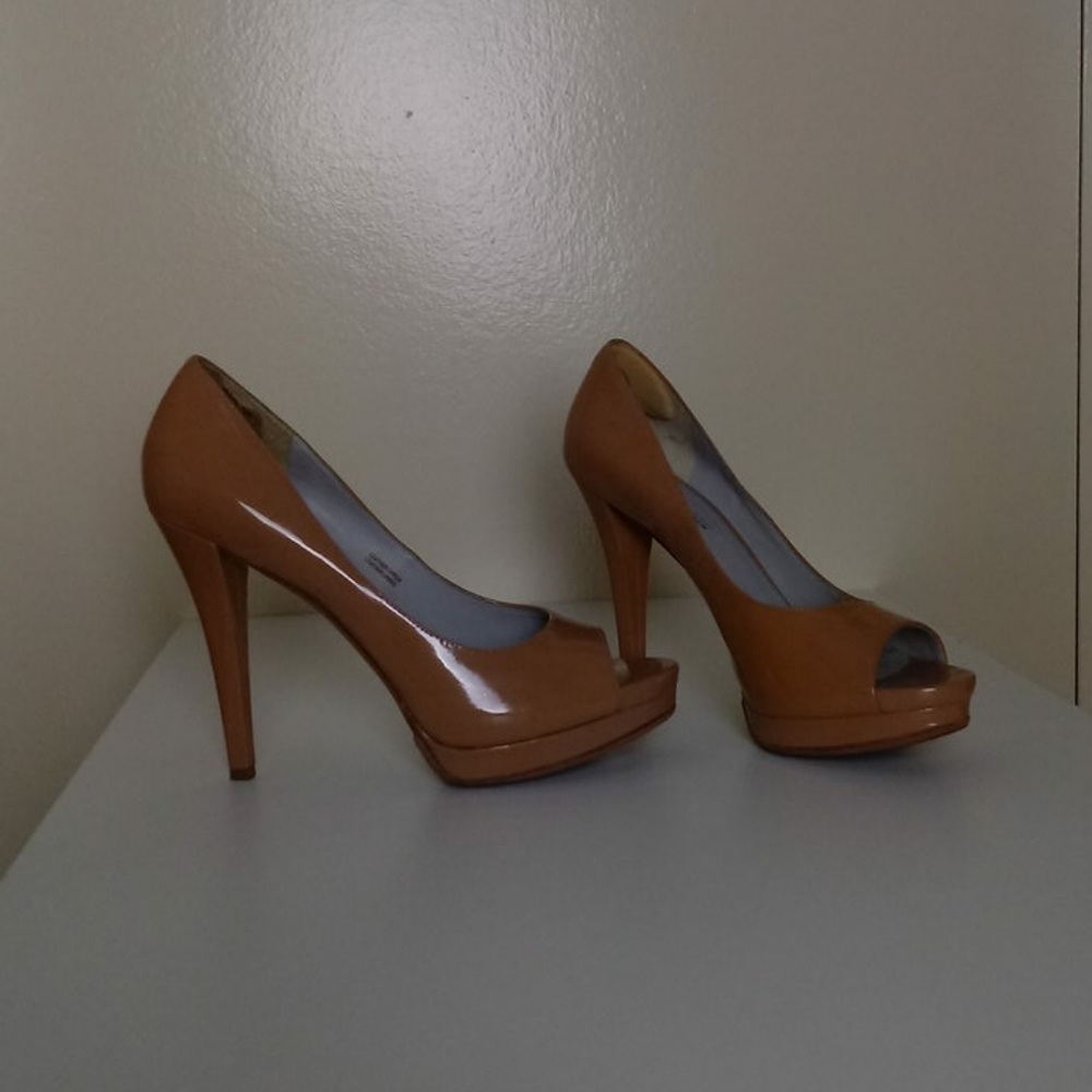 🎄🎄Vera Wang Lavender Platform Pumps sz 8.5